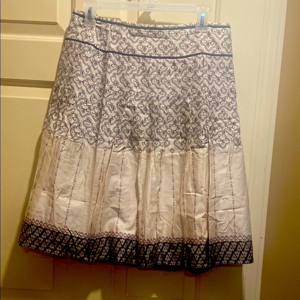 Elegant Cream and Black Patterned Skirt